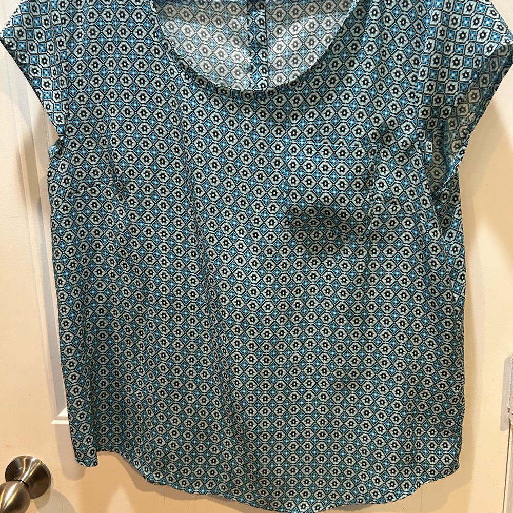 New York & Company Teal and Black Geometric Cap-Sleeve Top